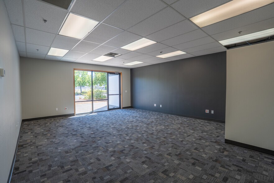 More Photos Of 3403 W 7th Ave, Eugene Manufacturing For Lease