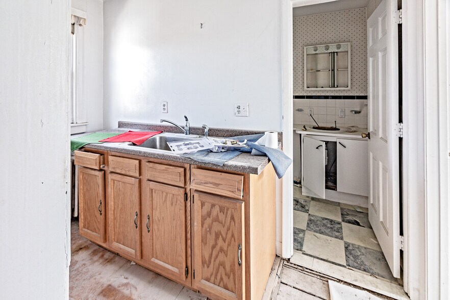 More Photos Of 16 S Maryland Ave, Wilmington General Retail For Sale