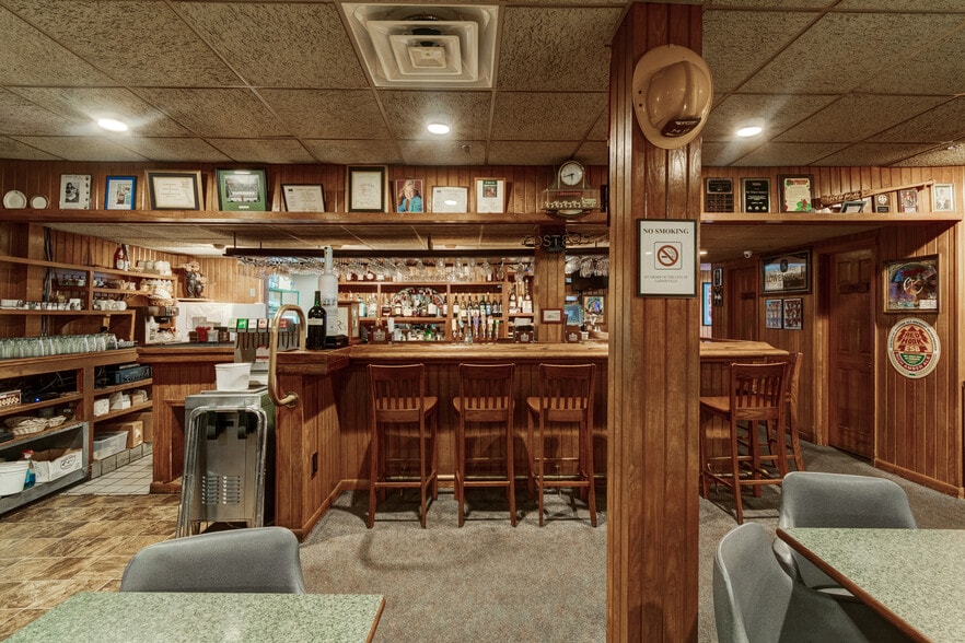 More Photos Of 1702 Park Hill Dr, Gainesville Restaurant For Sale
