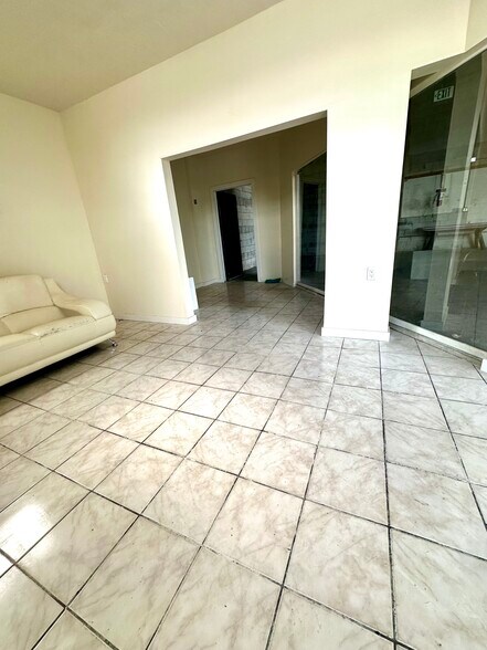 More Photos Of 5500-5532 Pembroke Rd, Hollywood Freestanding For Sale