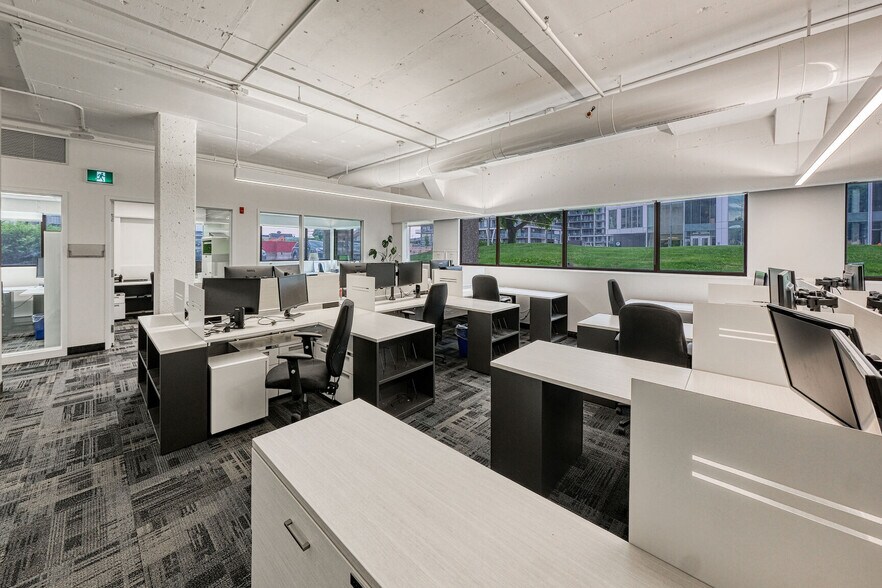 More Photos Of 1000 Rte De L'eglise, Québec Office For Lease