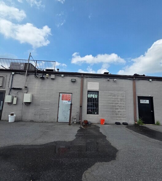 More Photos Of 7311 Little River Tpke, Annandale Storefront For Sale
