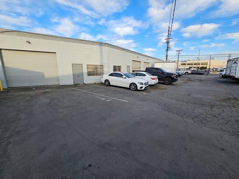 More Photos Of 11654-11660 Sheldon St, Sun Valley Warehouse For Lease