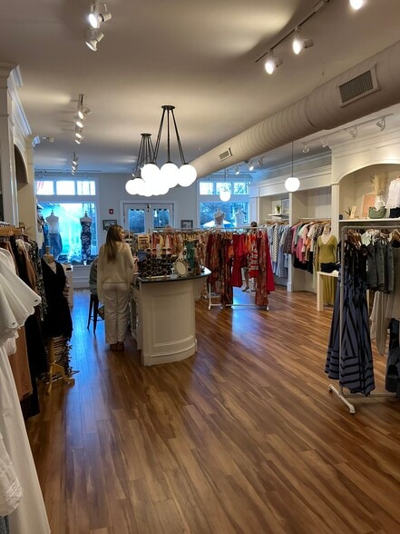 More Photos Of 124 Confederate St, Fort Mill Storefront For Sale