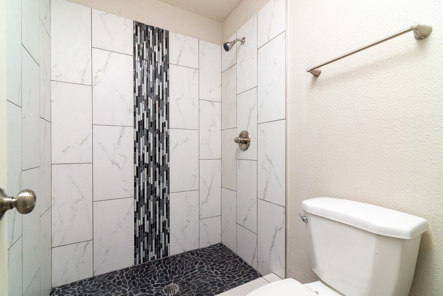 More Photos Of 515 W Pebble Beach Dr, Tempe Specialty For Sale