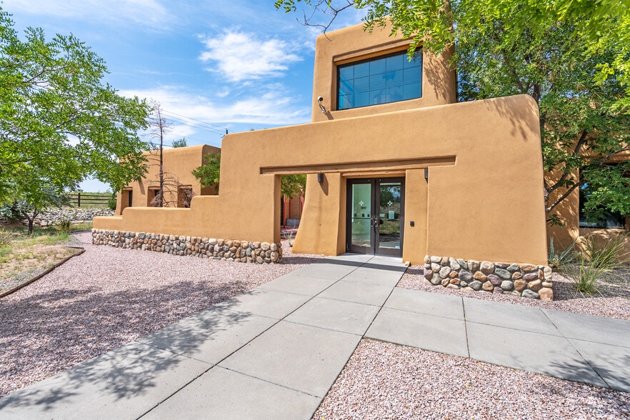 More Photos Of 1 Plaza La Prensa Rd, Santa Fe Office For Sale