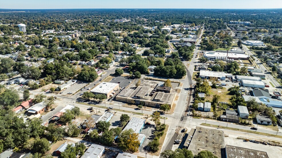 More Photos Of 1316 S 5th Ave, Wilmington Service For Sale