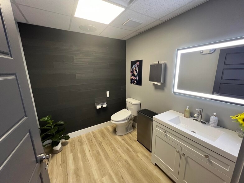 More Photos Of 2701 Main St, Hurricane Coworking Space