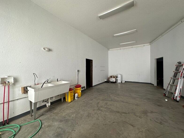 More Photos Of 1531 National Ave, Helena Flex For Sale