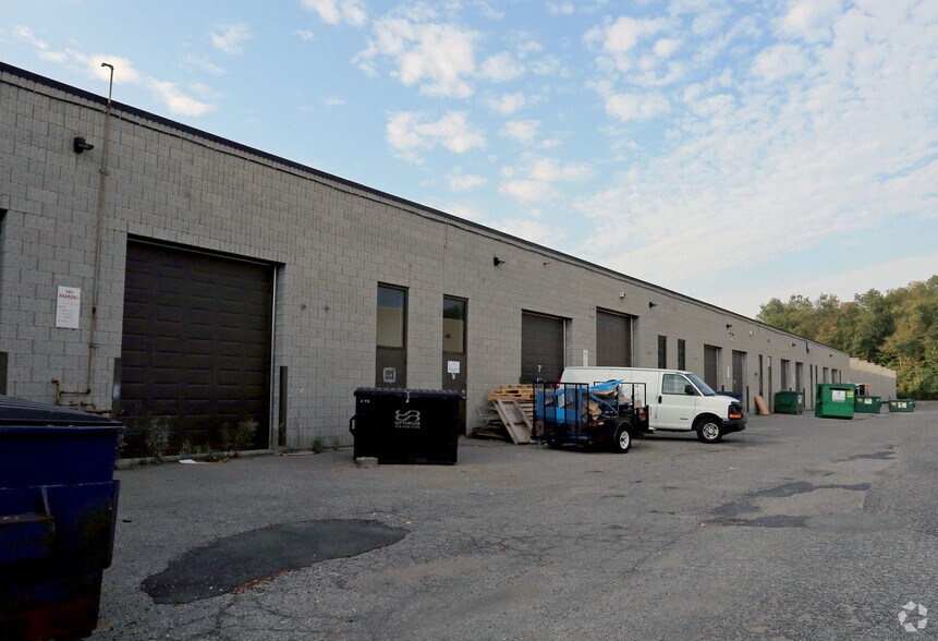 More Photos Of 100 W Beaver Creek Rd, Richmond Hill Light Distribution For Sale