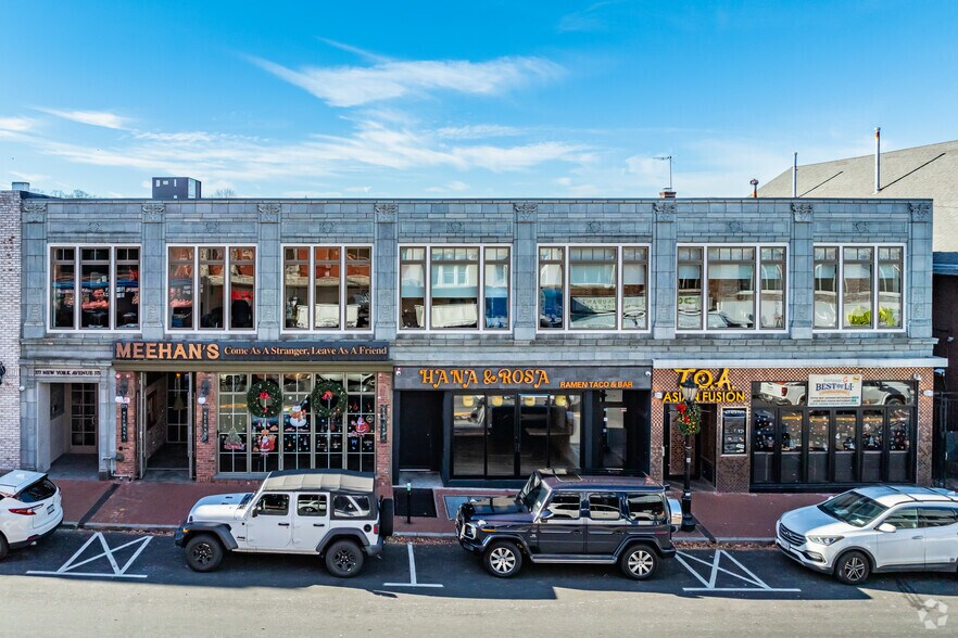 More Photos Of 371-377 New York Ave, Huntington Restaurant For Lease