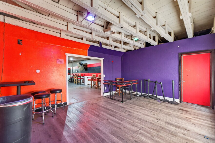 More Photos Of 940 W Hatcher Rd, Phoenix Freestanding For Sale