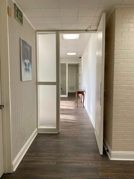 More Photos Of 9400 Village Green Dr, Shreveport Office For Lease