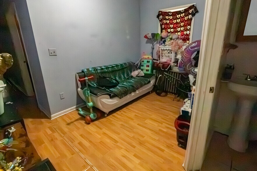 More Photos Of 11 S Broadway, Baltimore Apartments For Sale