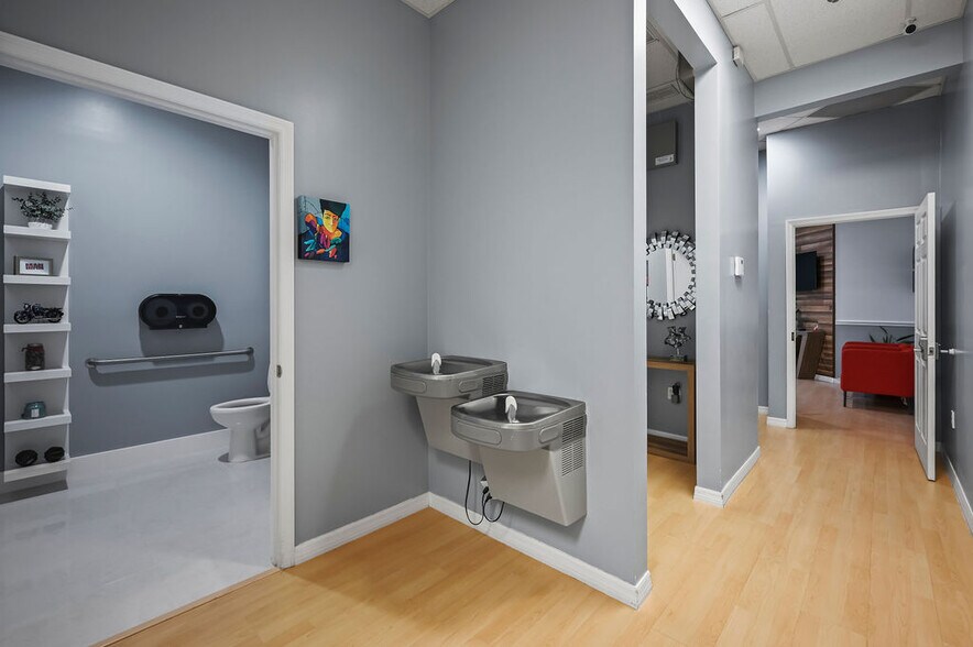 More Photos Of 7350 Futures Dr, Orlando Office For Sale