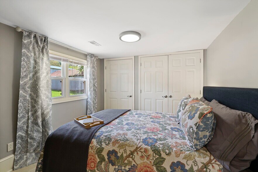 More Photos Of 100 S Railroad Ave, Damascus Apartments For Sale