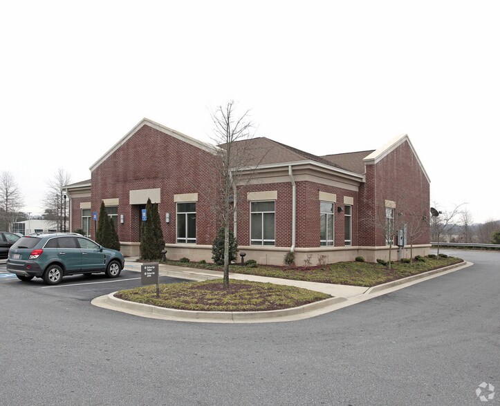 Primary Photo Of 5300 United Dr SE, Smyrna Bank For Sale