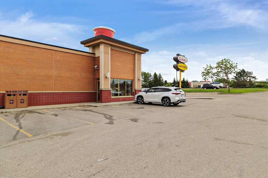 More Photos Of 993 Fir St, Sherwood Park General Retail For Lease