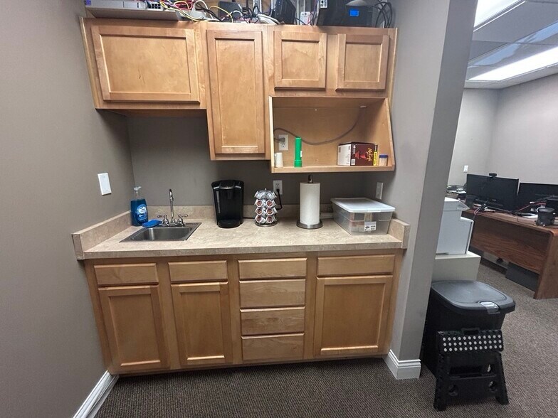 More Photos Of 5082-5086 Wooster Rd, Cincinnati Medical For Sale