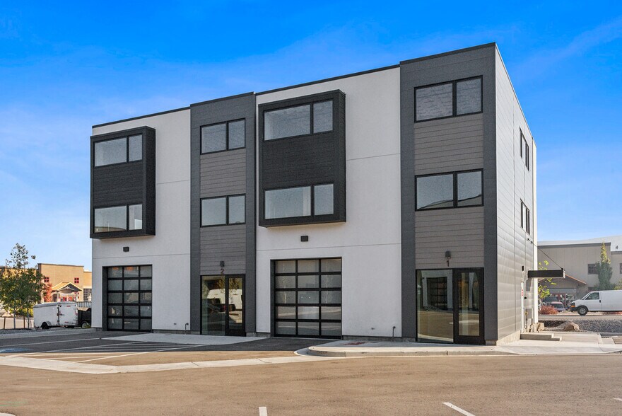 More Photos Of 4123 Forestdale Dr, Park City Showroom For Sale