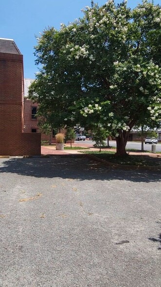 More Photos Of 7 W Queens Way, Hampton Medical For Lease