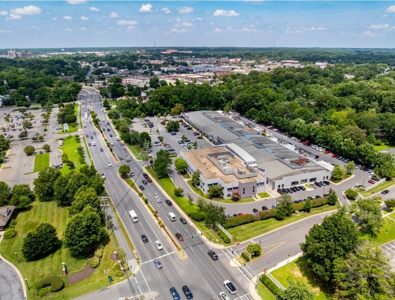 More Photos Of 1750 Forest Dr, Annapolis Medical For Lease