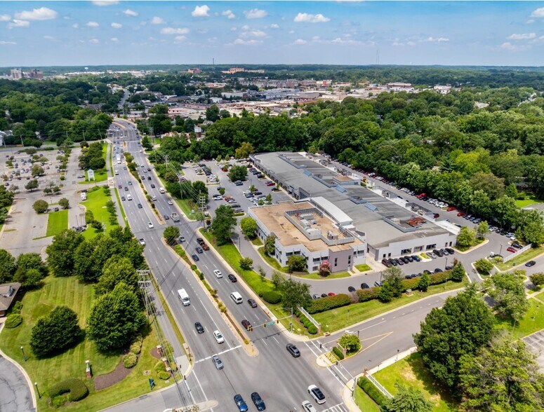 More Photos Of 1750 Forest Dr, Annapolis Medical For Lease