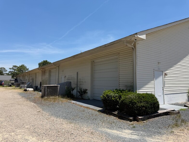 More Photos Of 2066 Juniper Lake Rd, West End Flex For Lease