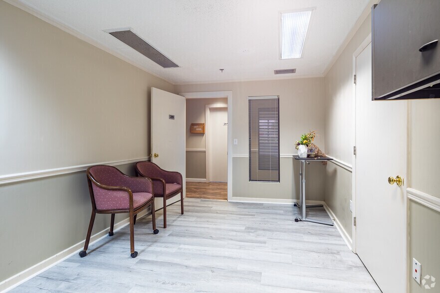 More Photos Of 13800 Park Blvd, Seminole Office For Lease