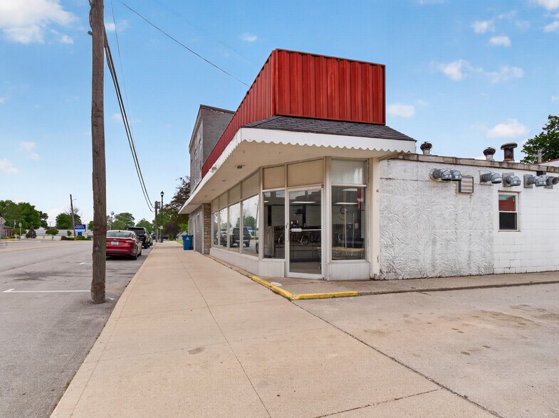 More Photos Of 217 State St, Ashley General Retail For Sale