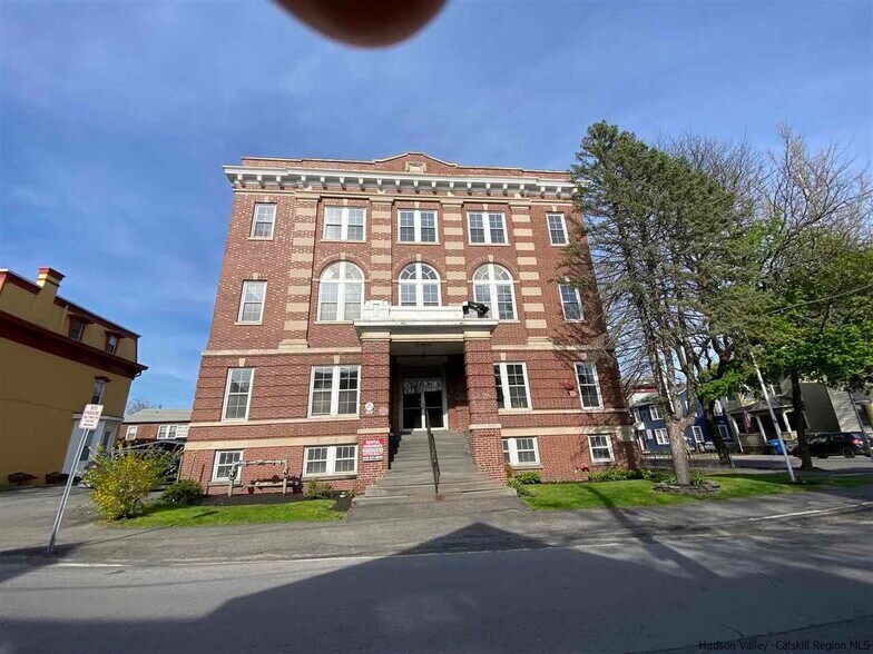 More Photos Of 236 Wall St, Kingston Specialty For Lease