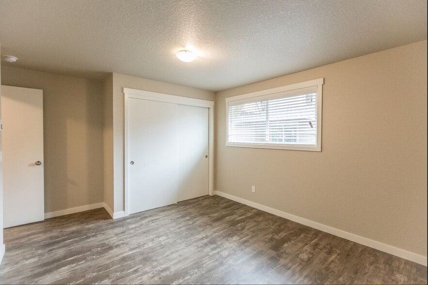 More Photos Of 1570 James St, Woodburn Apartments For Sale