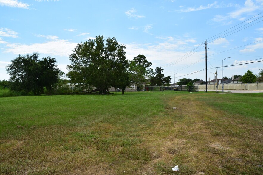 More Photos Of Bailey & McLean Rd., Pearland Land For Sale