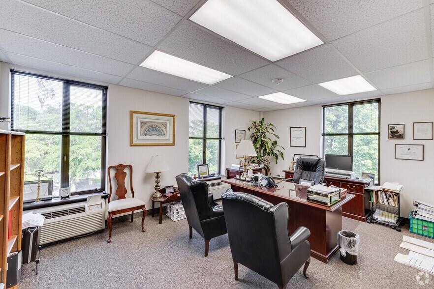 More Photos Of 3900 University Dr, Fairfax Office For Lease