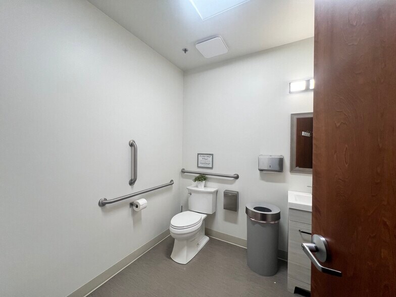 More Photos Of 16952 W Bell Rd, Surprise Medical For Lease