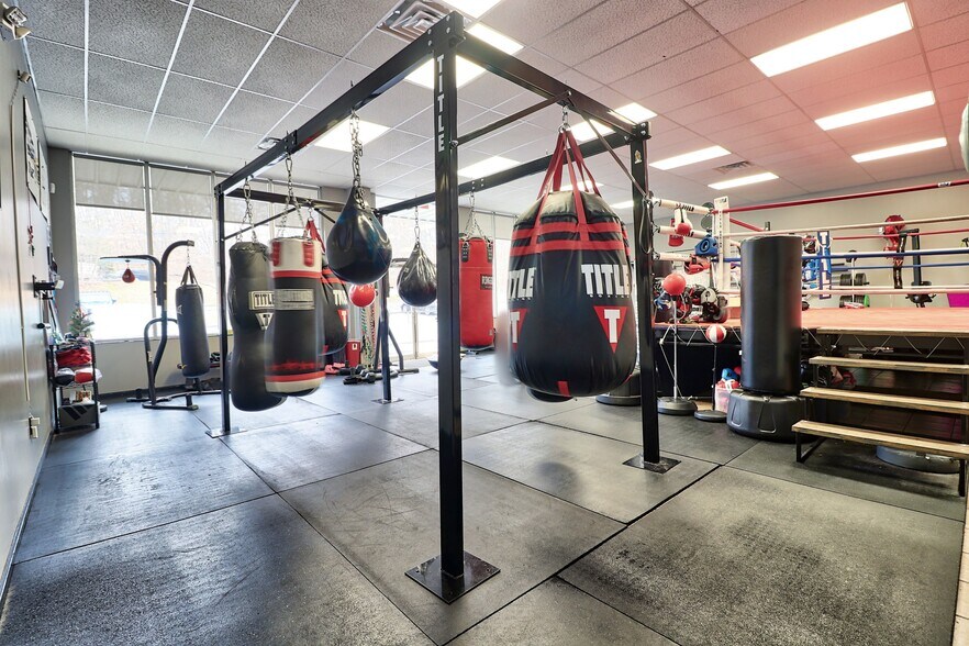 More Photos Of 524 Wolcott Rd, Wolcott Storefront Retail Office For Lease