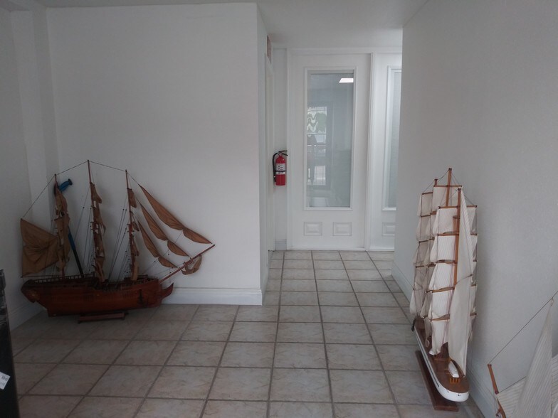 More Photos Of 5017 N Coolidge Dr, Tampa Industrial For Sale