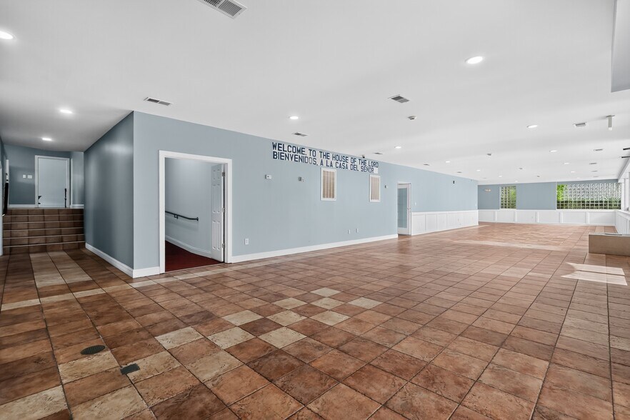 More Photos Of 1512 Garner Rd, Raleigh Warehouse For Lease