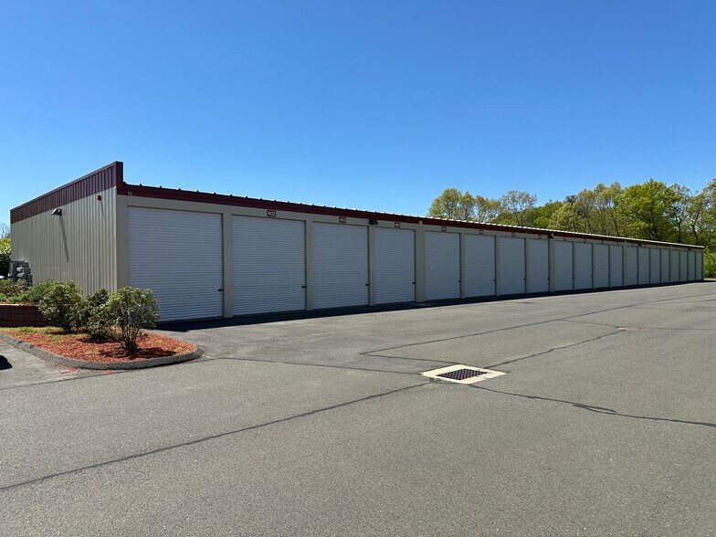 More Photos Of 200 Old County Cir, Windsor Locks Warehouse For Lease