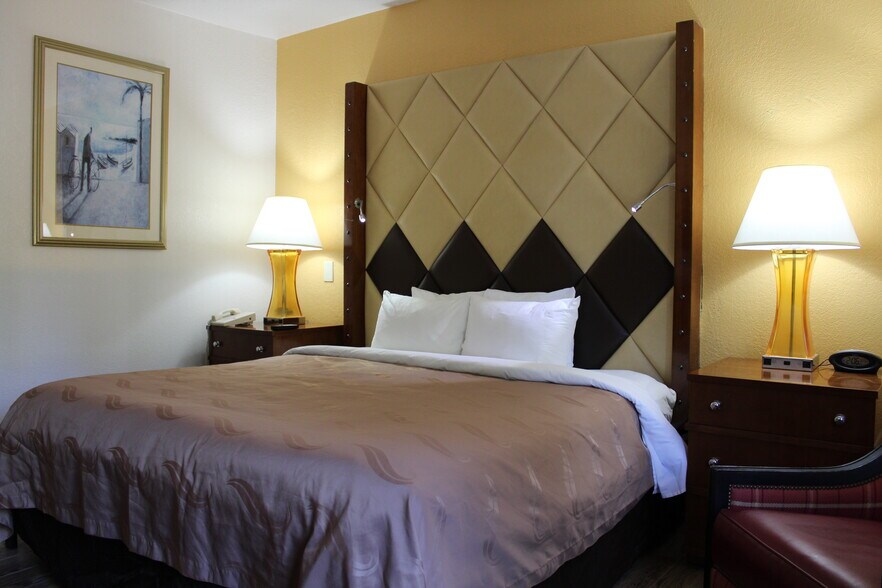 More Photos Of 333 SE Dixie Hwy, Florida City Hotel For Sale