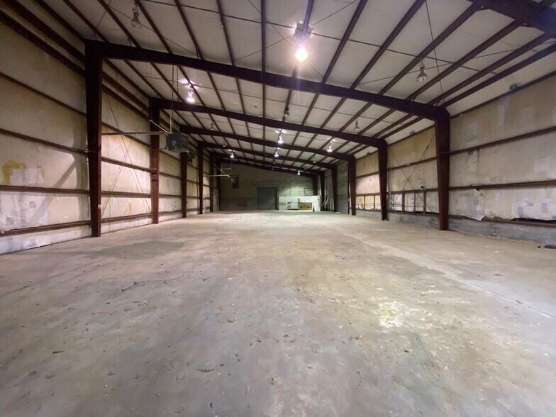 More Photos Of 825 W Professional Pl, Chesapeake Light Manufacturing For Lease