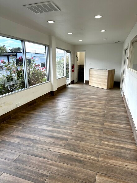 More Photos Of 2560-2590 Lafayette St, Santa Clara Warehouse For Lease