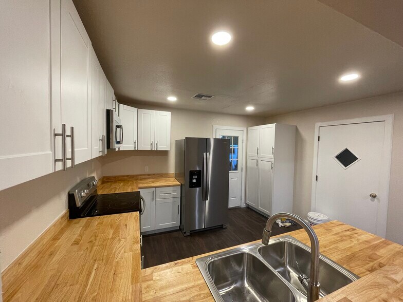 More Photos Of 100 W Wilson St, Valliant Hotel For Sale