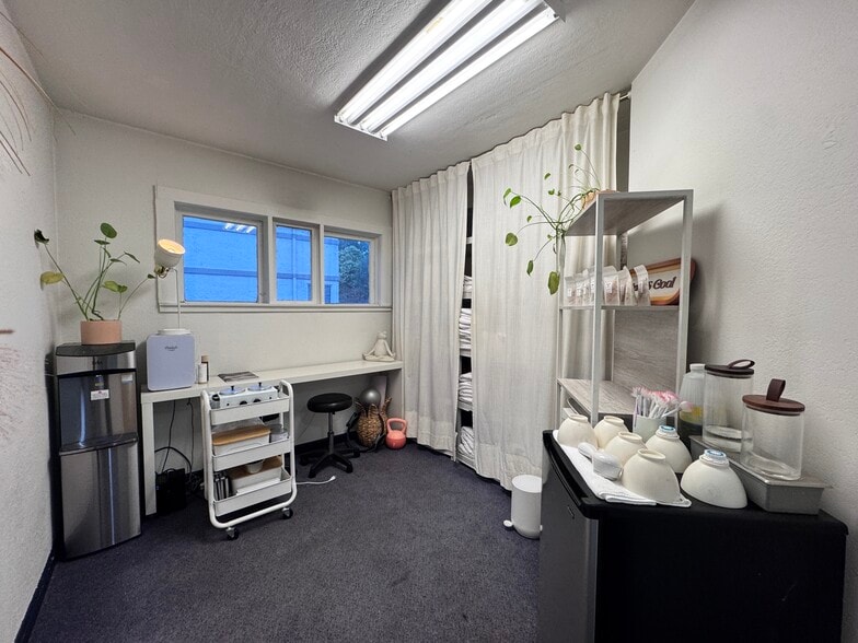 More Photos Of 1936 Shasta St, Redding Office For Sale