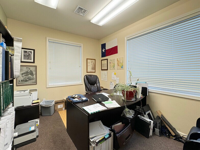 More Photos Of 542-544 N 5th Ave, Sequim Medical For Sale