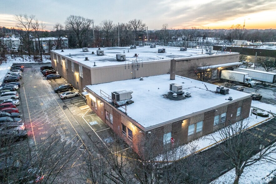 Primary Photo Of 100 Leyland Dr, Leonia Warehouse For Lease
