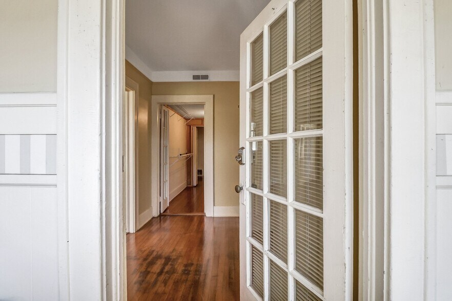 More Photos Of 210 E 48th St, Savannah Apartments For Sale