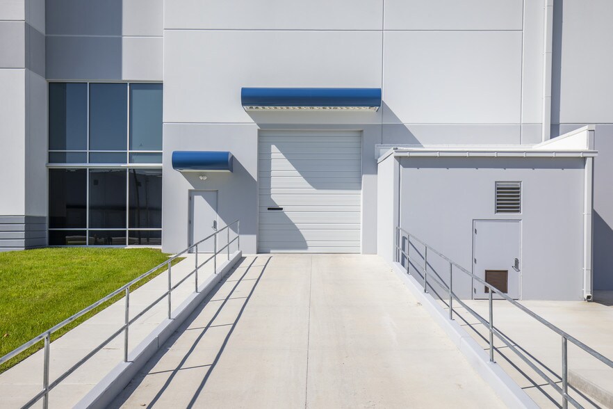 More Photos Of 5300 Allen K Breed Hwy, Lakeland Unknown For Lease