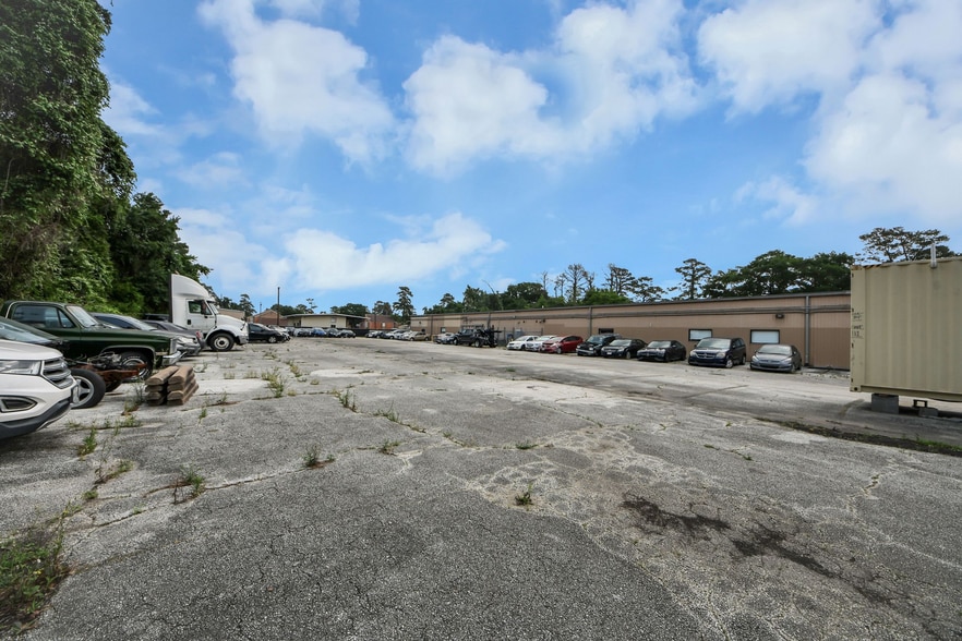 More Photos Of 10814 Woodedge Dr, Houston Warehouse For Sale