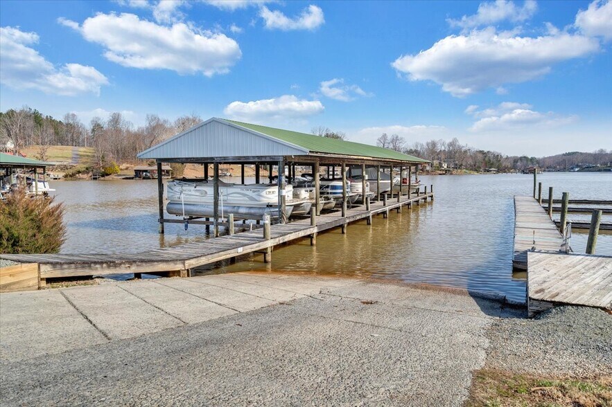 More Photos Of 2200 Old Salem School Rd, Union Hall Marina For Sale